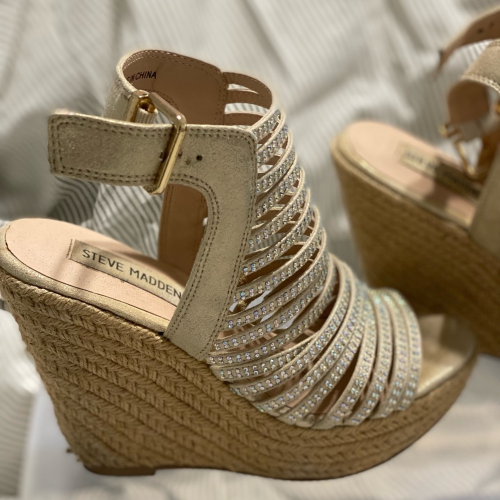 Steve Madden 4.25 jute heel wedges.